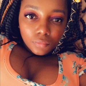 Meet your Posher, Monique